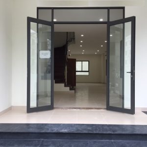 Cửa đi mở quay 2 cua di mo quay 2 canh nhom xingfa 1