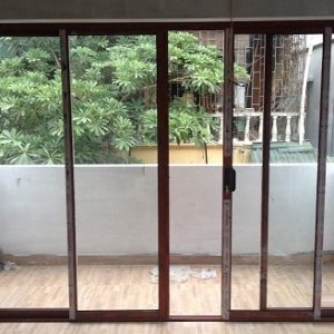 Cửa đi mở trượt 3 cua di mo truot 4 canh nhom xingfa nk