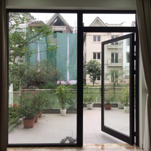 Cửa đi mở quay 4 cua nhom xingfa 2